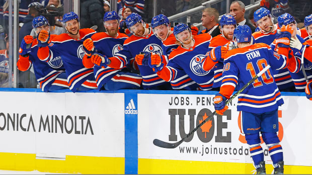 Oilers players congratulate Derek Ryan after a goal